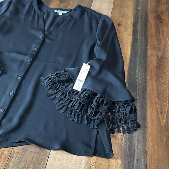 Chico’s SZ 0 long sleeve button up top - Picture 5 of 11